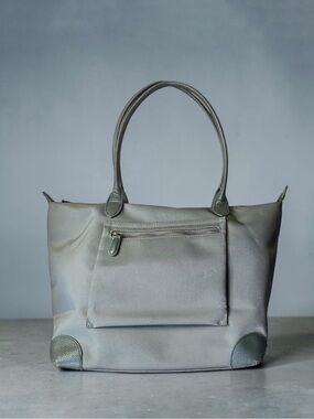 Doris & Jacky Lightweight Tote Bag in Sage Green